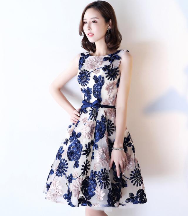 パーティードレス 結婚式 同窓会 二次会 ワンピース 代 30代 大人 お呼ばれ 膝丈 Aライン 個性的 刺繍 花柄 ノースリーブ 赤 ブルーの通販はau Pay マーケット La Vie En Rose