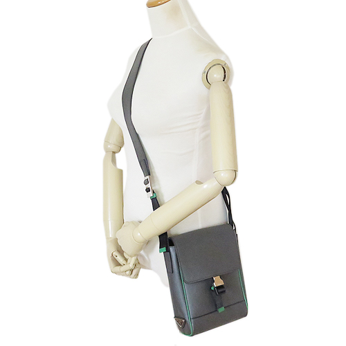 訳あり プラダ ショルダーバッグ メンズ 2vd019 9z2 F0s1i レザー グレー グリーン Prada Saffiano Travel Antracite Veの通販はau Pay マーケット Ilbブランドショップ Au Pay マーケット店
