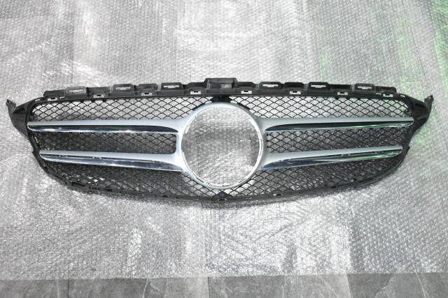 中古 メルセデスベンツ W205 Cクラス 前期 純正 フロントグリル ラジエターグリル 品番:A205 880 37 83の通販は 6,500円