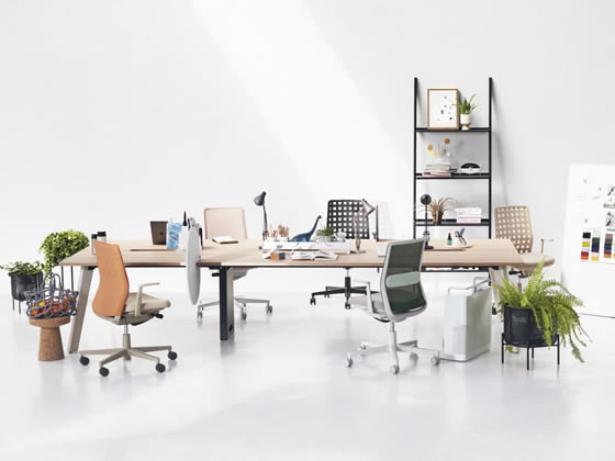 コクヨ モネット 背樹脂シェル 肘無 ブラック ブラック ネイビー(U)の通販は