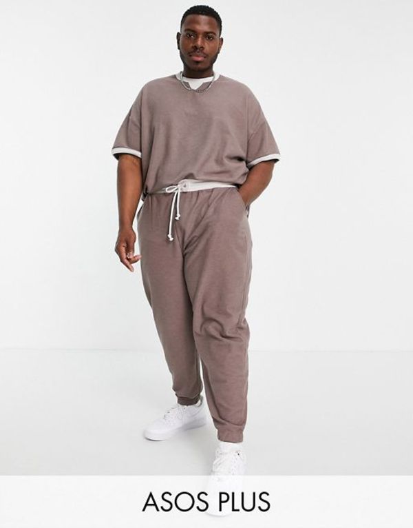 エイソス メンズ カジュアルパンツ ボトムス ASOS DESIGN Plus coordinating oversized sweatpants in beige-brown with contrasting cre