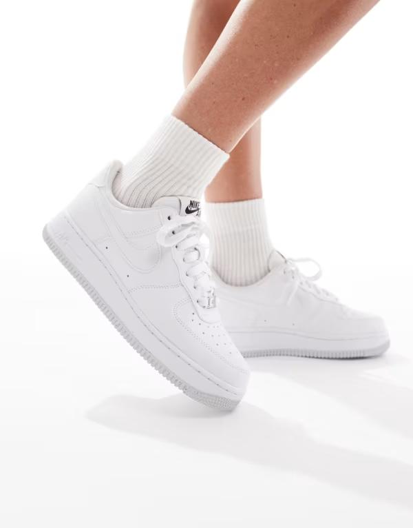 ナイキ レディース スニーカー シューズ Nike Air Force 1 '07 NN sneakers in white WHITEの通販は