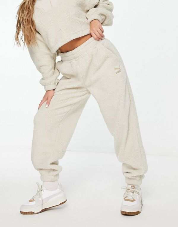 プーマ レディース カジュアルパンツ ボトムス PUMA classics cozy club borg sweatpants in oatmeal - exclusive to ASOS Oatmeal