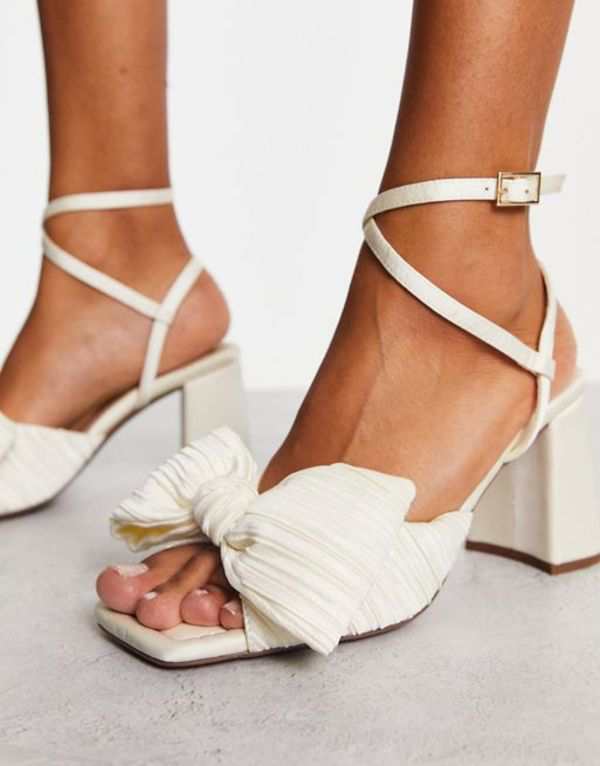 エイソス レディース サンダル シューズ ASOS DESIGN Hitched bow detail mid heel sandals in ivory Ivory Satin