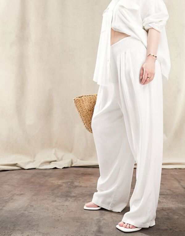 エイソス レディース カジュアルパンツ ボトムス ASOS DESIGN Curve seamed waist pant with linen in white White