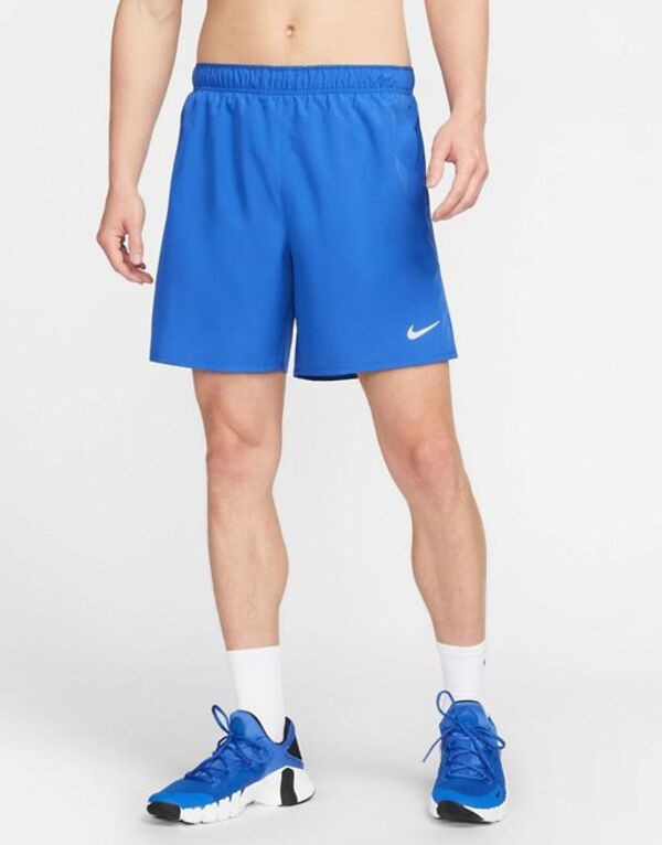 ナイキ メンズ ハーフパンツ・ショーツ ボトムス Nike Running Dri-FIT Challenger 7 inch shorts in royal blue MID BLUE