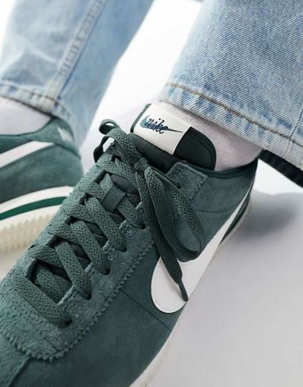 ナイキ メンズ スニーカー シューズ Nike Cortez suede sneakers in forest green NAVY