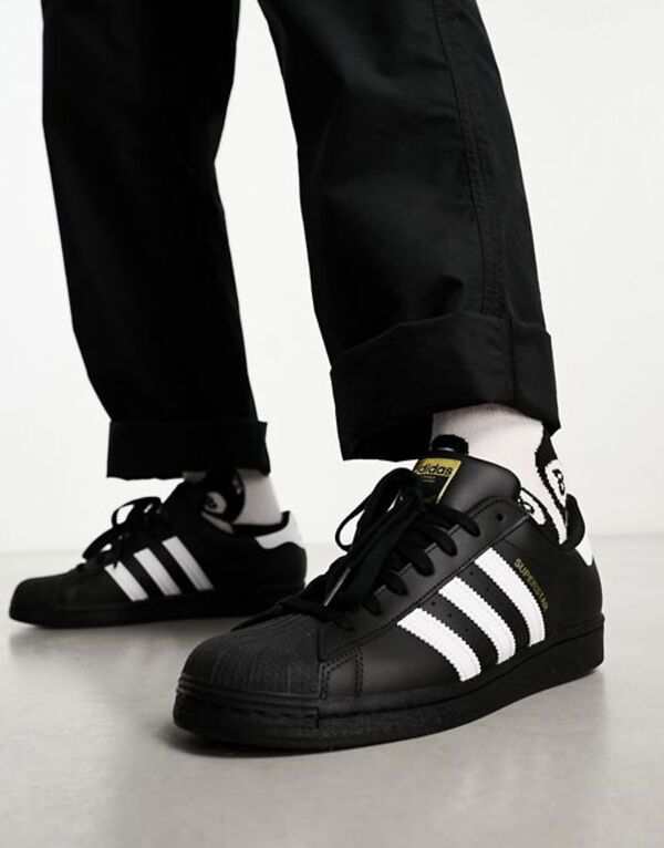 アディダス レディース スニーカー シューズ adidas Originals Superstar sneakers in black and white Black