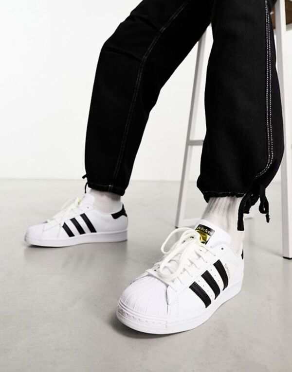 アディダス レディース スニーカー シューズ adidas Originals Superstar sneakers in white and black WHITE