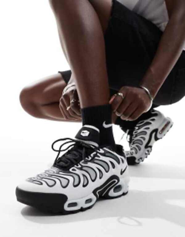 ナイキ メンズ スニーカー シューズ Nike Air Max Plus Drift sneakers in white and black Black