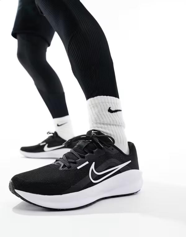 ナイキ メンズ スニーカー シューズ Nike Running Downshifter 13 sneakers in black and white Blackの通販は