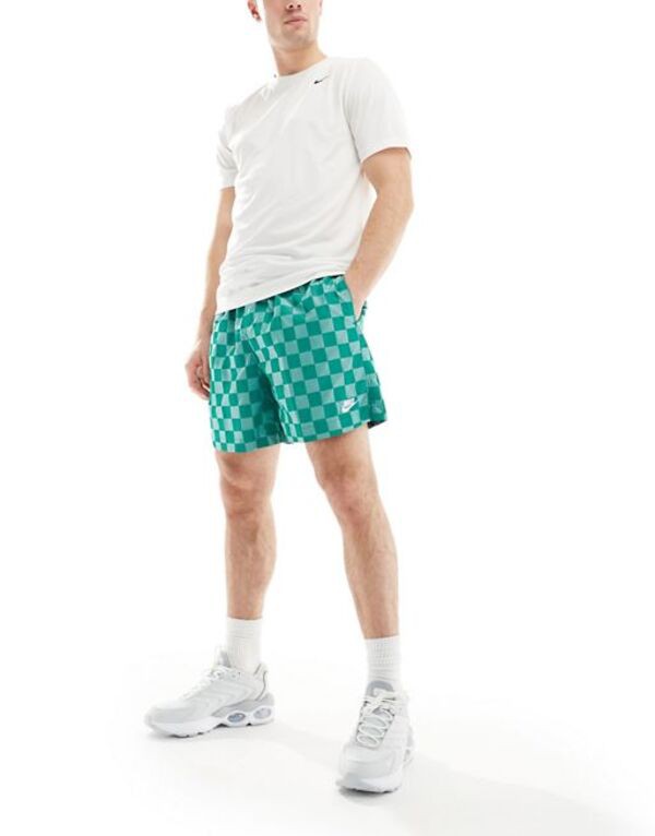 ナイキ メンズ ハーフパンツ・ショーツ ボトムス Nike Club checkerboard shorts in green MID GREEN