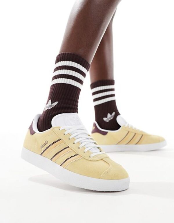 アディダス レディース スニーカー シューズ adidas Originals Gazelle sneakers in yellow and burgundy YELLOW