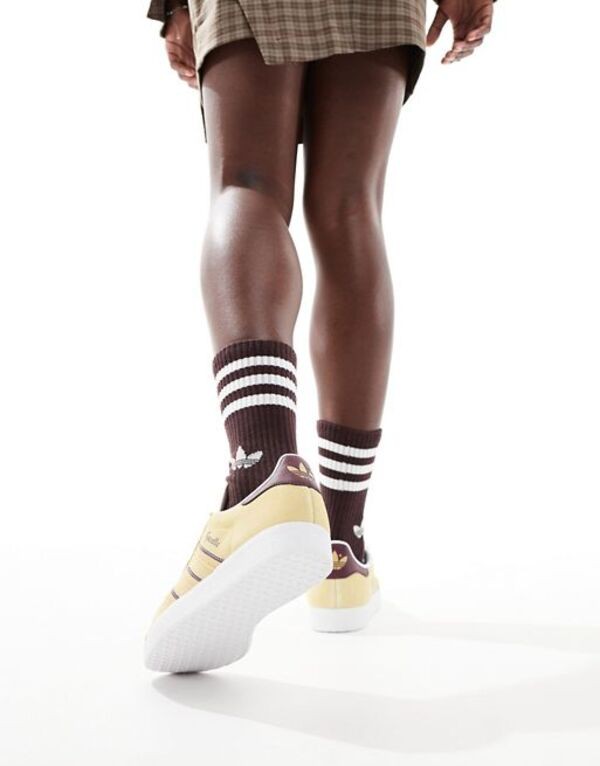 アディダス レディース スニーカー シューズ adidas Originals Gazelle sneakers in yellow and burgundy YELLOW