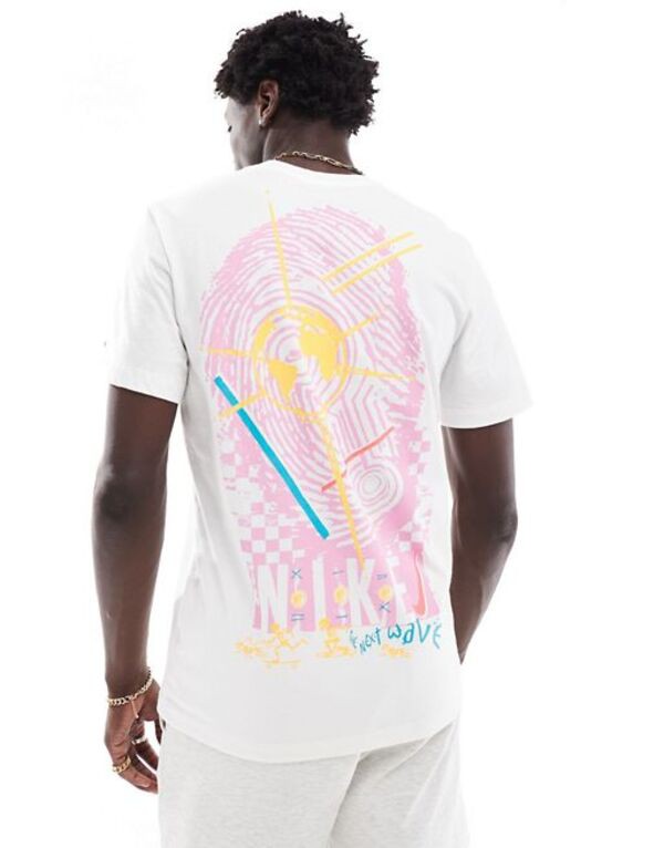 ナイキ レディース Tシャツ トップス Nike Sportswear graphic t-shirt in white and multi WHITE