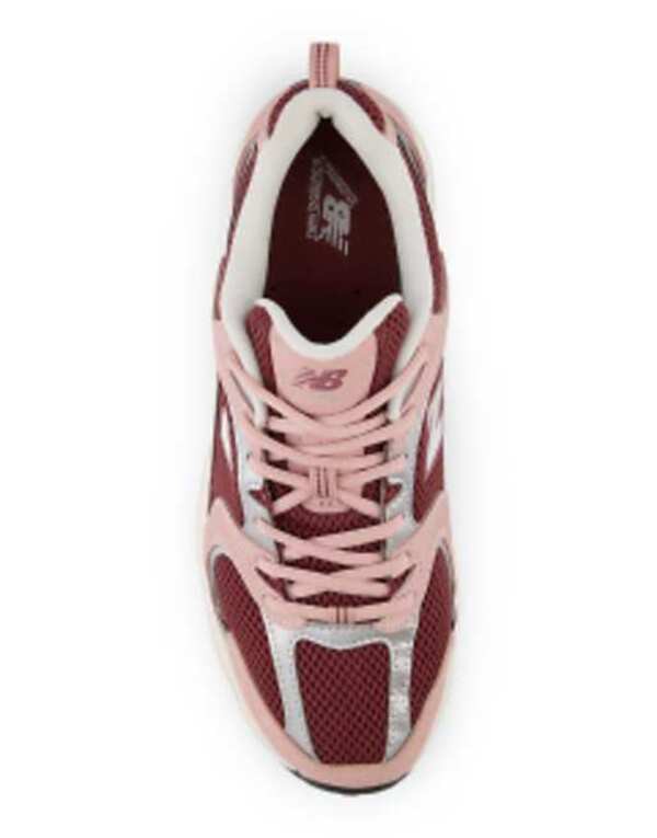 ニューバランス レディース スニーカー シューズ New Balance 530 sneakers in pink and burgundy REDの通販は