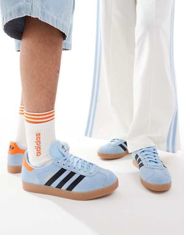 アディダス レディース スニーカー シューズ adidas Originals Gazelle sneakers in blue and black BLUE