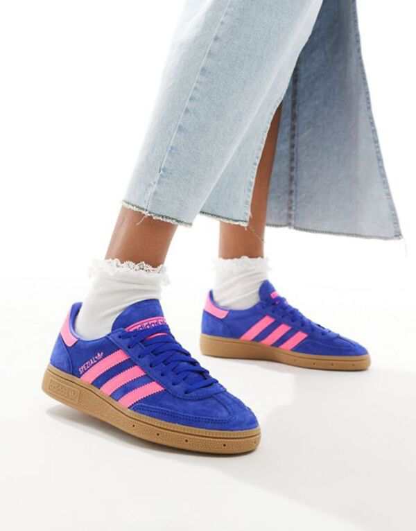 アディダス レディース スニーカー シューズ adidas Originals Handball Spezial sneakers in blue and pink BLUE