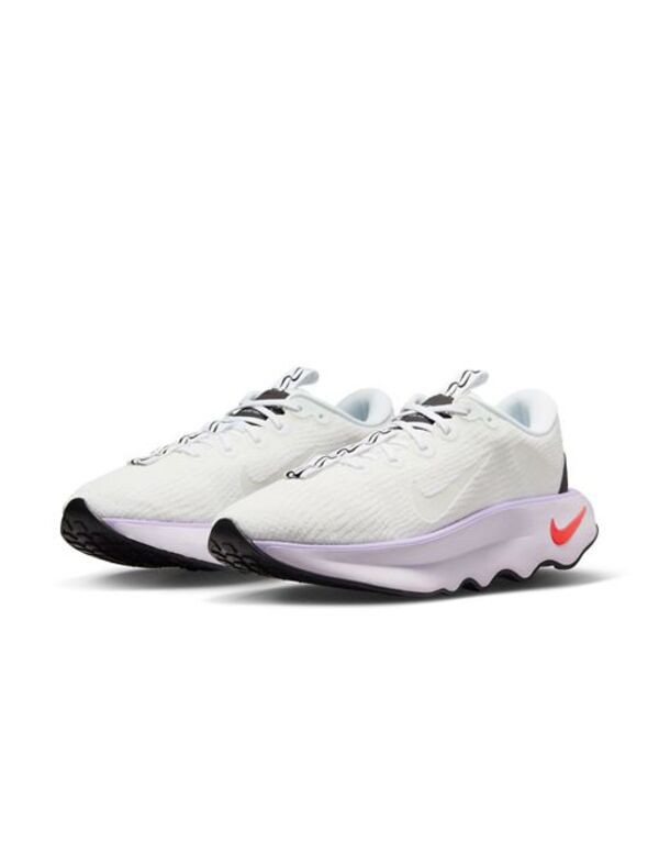 ナイキ レディース スニーカー シューズ Nike Training Motiva sneakers in white and pink WHITE