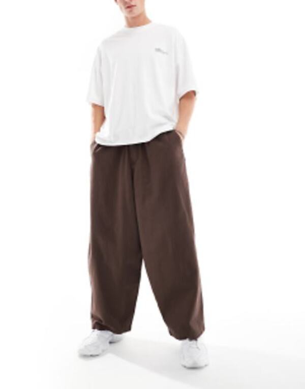 エイソス メンズ カジュアルパンツ ボトムス ASOS DESIGN oversized balloon pants with elastic waist in chocolate brown BROWNの通販は 9,235円