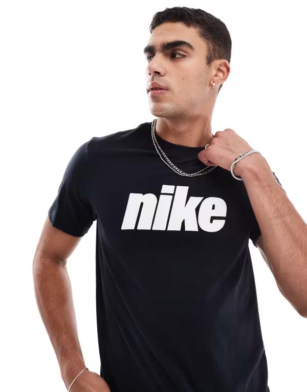 ナイキ メンズ Tシャツ トップス Nike Block 2.0 logo t-shirt in black Blackの通販は