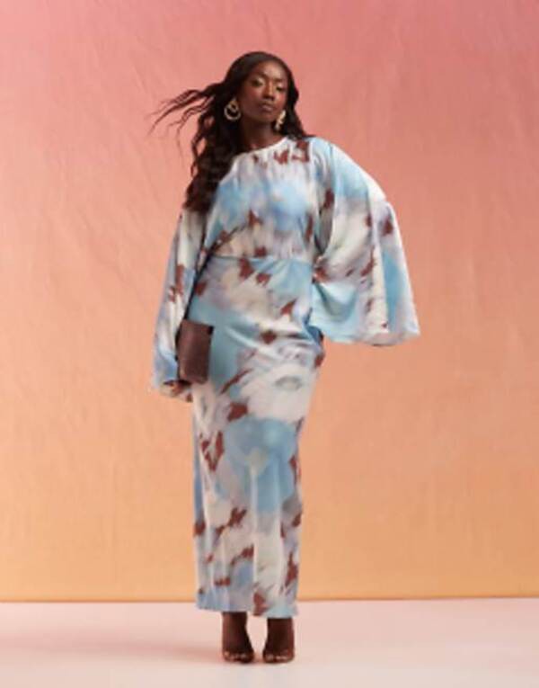 エイソス レディース ワンピース トップス ASOS DESIGN Curve satin batwing bias maxi dress in blurred floral Blue floral