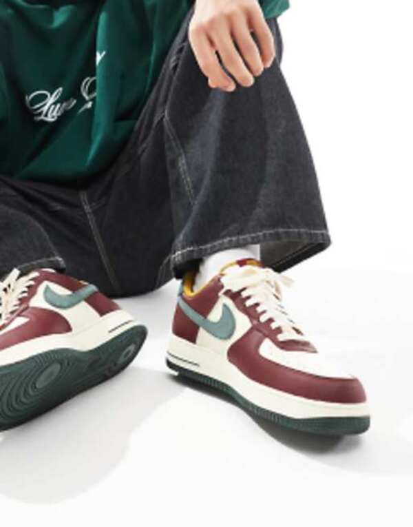 ナイキ メンズ スニーカー シューズ Nike Air Force 1 '07 LV8 sneakers in off white and red CREAMの通販は