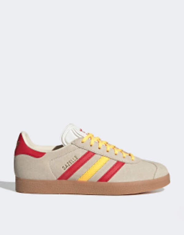 アディダス レディース スニーカー シューズ adidas Originals Gazelle sneakers in white and red WHITE