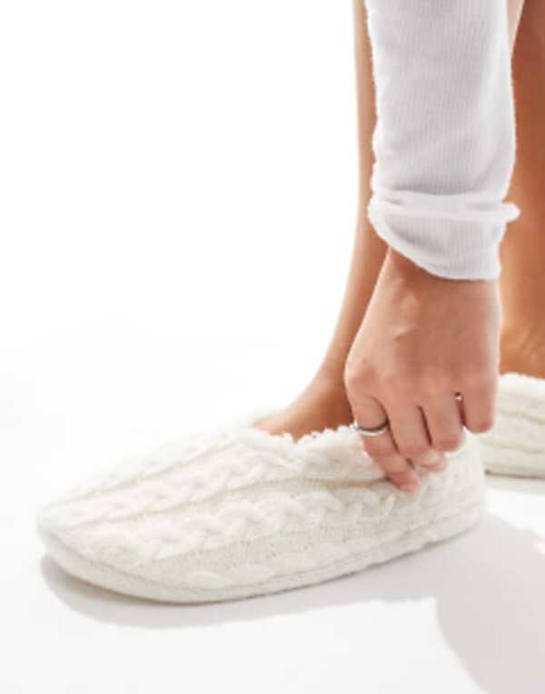 エイソス レディース サンダル シューズ ASOS DESIGN Zakki cable knit sock slippers in cream CREAMの通販は