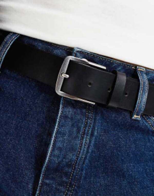 カルバンクライン メンズ ベルト アクセサリー Calvin Klein Jeans classic flat leather belt in black Black