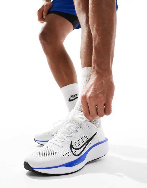 ナイキ メンズ スニーカー シューズ Nike Running Quest 6 sneakers in white and blue WHITE