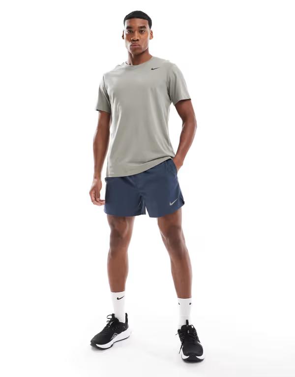ナイキ メンズ ハーフパンツ・ショーツ ボトムス Nike Running Challenger Dri-FIT 5 inch shorts in dark blue MID BLUE