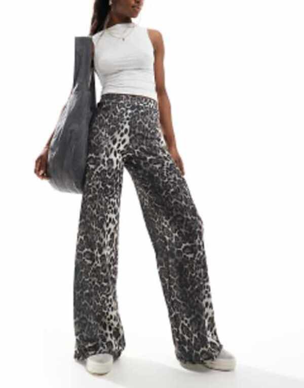 エイソス レディース カジュアルパンツ ボトムス ASOS DESIGN wide leg trousers in leopard print Leopard Print