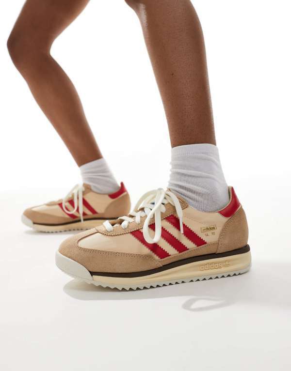 アディダス メンズ スニーカー シューズ adidas Originals SL 72 RS sneakers in beige and red BEIGE