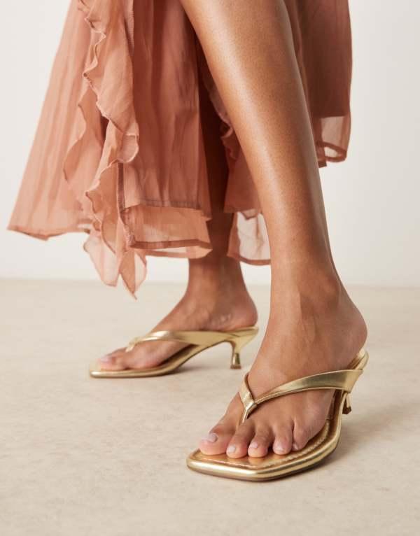 エイソス レディース サンダル シューズ ASOS DESIGN Hawaii toe thong kitten heel sandals in gold GOLD