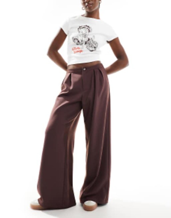 エイソス レディース カジュアルパンツ ボトムス ASOS DESIGN low slung pleated wide leg pants in burgundy herringbone Burgundy herrの通販は