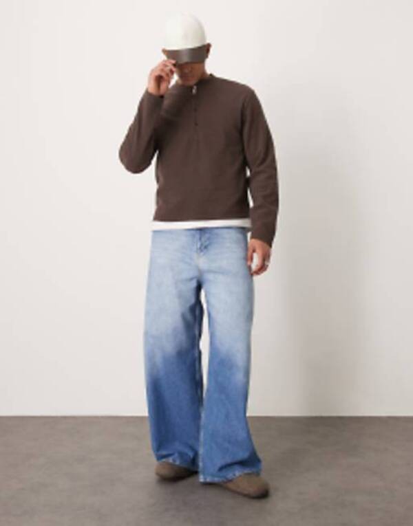 エイソス メンズ デニムパンツ ボトムス ASOS DESIGN skater fit jeans with wide hem in light wash blue LIGHT WASH BLUEの通販は