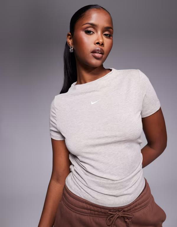 ナイキ レディース Tシャツ トップス Nike Chill mock neck t-shirt in brown BROWN