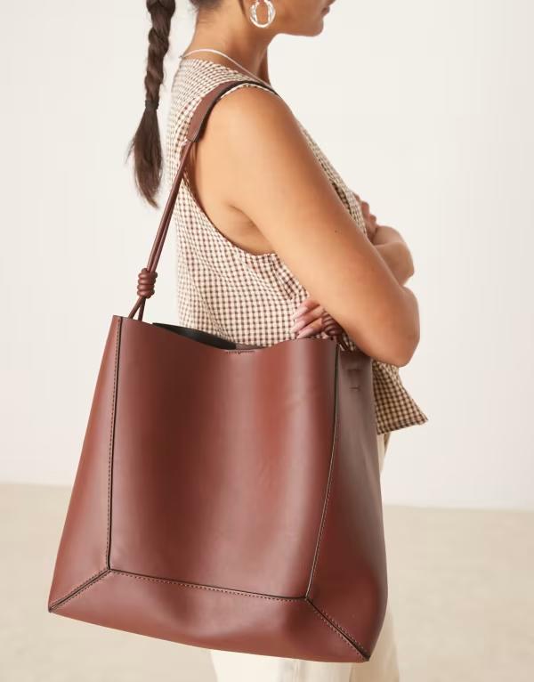 TOD'S トッズ ショルダーバッグ レディース ブラウン XBWAPAFL000 QRI