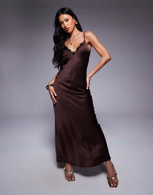 エトレリー（etre relie）/スクエアトゥアンクルストラップサンダル