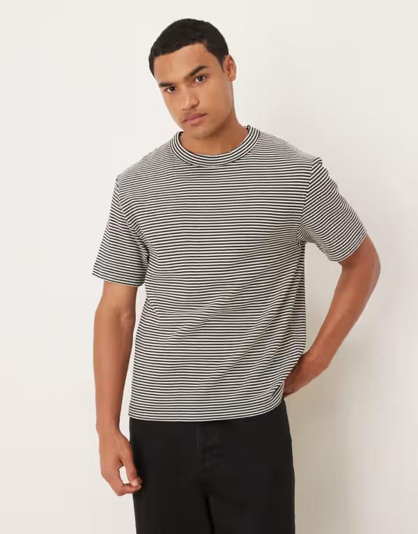 エイソス (ASOS DESIGN) メンズ Tシャツ トップス Oversized T-Shirt In Black Bleach Tie Dye With Chest Print (ブラック) エイソス メンズ Tシャツ トップス ASOS DESIGN heavyweight relaxed T