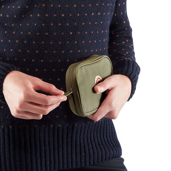 MOYNAT モワナ 【新品同様】モングラム 三つ折り財布（小銭入れあり  