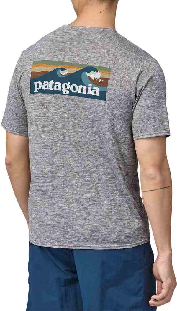 パタゴニア メンズ カジュアルパンツ ボトムス Patagonia Men's Capilene Cool Daily Graphic T-Shirt BrdshrtLgoAblnBlu/FthrGry