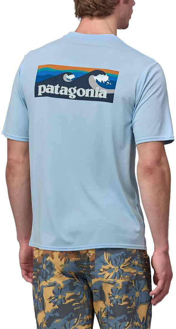 パタゴニア メンズ Tシャツ トップス Patagonia Men's Capilene Cool Daily Graphic T-Shirt Brdshrt Logo Chilled Blue