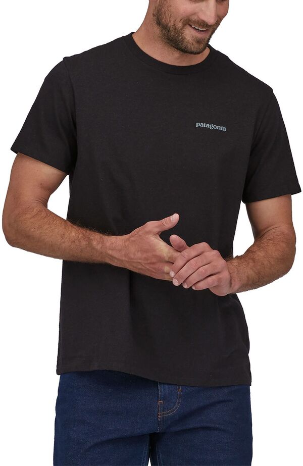 パタゴニア メンズ カジュアルパンツ ボトムス Patagonia Men's Fitz Roy Icon Responsibili-Tee T-Shirt Ink Blackの通販は