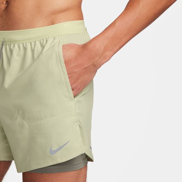 ナイキ メンズ ハーフパンツ・ショーツ 水着 Nike Men's Dri-FIT Stride 5'' 2-in-1 Running Shorts Olive Auraの通販は