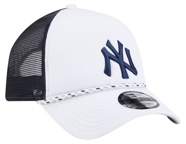 ニューエラ メンズ 帽子 アクセサリー New Era Adult New York Yankees White 9Forty Court Trucker Adjustable Hatの通販は