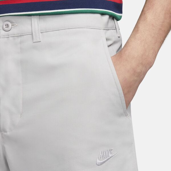 ナイキ メンズ ハーフパンツ・ショーツ ボトムス Nike Men's Club Chino Shorts Lt Smoke Greyの通販は