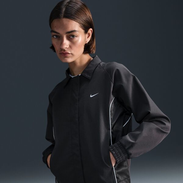 ナイキ レディース ジャケット・ブルゾン アウター Nike Women's Sportswear Woven Streetwear Jacket Blackの通販は