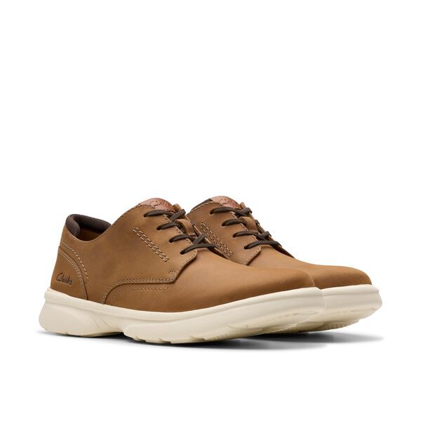 クラークス メンズ スニーカー シューズ Bradley Plain Light Brown Lea